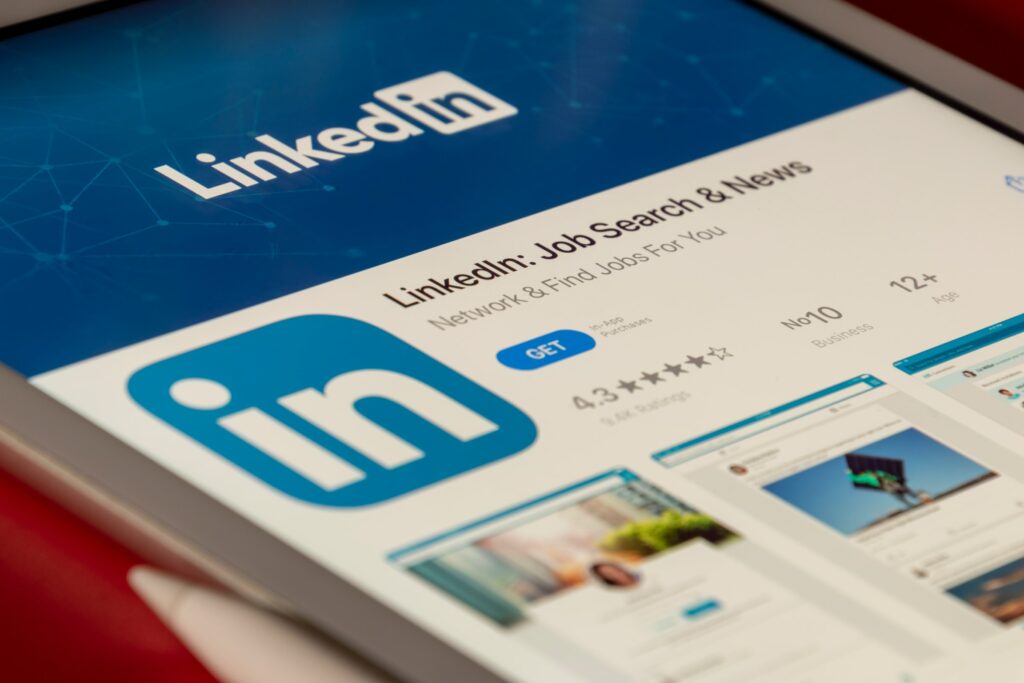 LinkedIn App for social media marketing